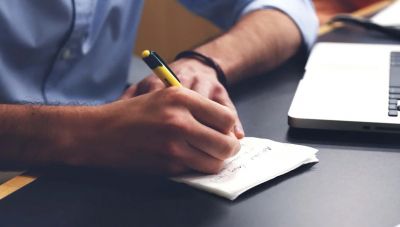 Πόσο και γιατί θα αυξηθεί κι άλλο ο κατώτατος μισθός το 2027