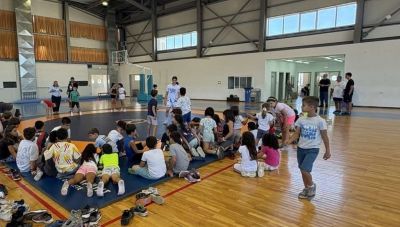 Ρέθυμνο: Οι πρωταθλητές Νίκος Καραβάνος και Βασιλική Καραβάνου μύησαν στην πάλη τα παιδιά του Αθλητικού Καμπ