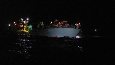 Άλλη μια καραβιά μεταναστών εντοπίστηκε στη θάλασσα των Καλών Λιμένων τα ξημερώματα