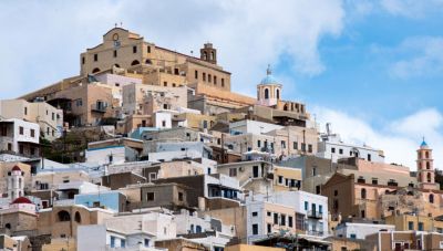 Νεκρή νοσηλεύτρια του ΕΚΑΒ που μαχαιρώθηκε στη Σύρο: Πήγε σε σπίτι ζευγαριού, λογομάχησε με τη γυναίκα, τη σκότωσε ο σύζυγος