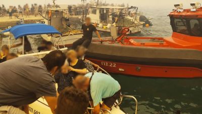Με πλωτά μέσα η εκκένωση του Αγίου Βασιλείου -Σε δύο στάδια η επιχείρηση, απομακρύνονται και οδικώς