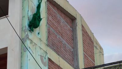 Κατέρρευσε μεσοτοιχία κτιρίου στο Μαρούσι -Έπεσαν κομμάτια σε αυλή σπιτιού, τραυματίστηκε ελαφρά ο ιδιοκτήτης