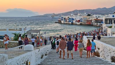 Πολυτέλεια οι καλοκαιρινές διακοπές για τους Έλληνες – Πόσο κοστίζουν για μια τετραμελή οικογένεια