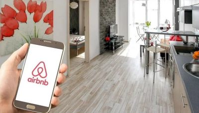 Airbnb: Ξεκινούν οι πρώτοι έλεγχοι σε 1.500 ακίνητα, η επιστολή που φέρνει πρόστιμα έως 20.000 ευρώ