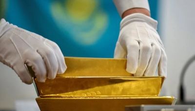 Γιατί η Κίνα αγοράζει χρυσό ενώ η τιμή του καταρρέει