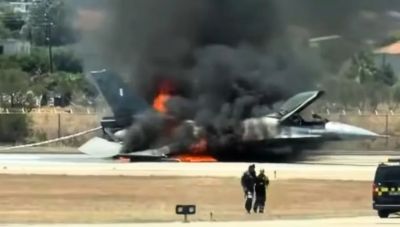 Ζάκυνθος: Η στιγμή που το F-16 της Πολεμικής Αεροπορίας τυλίγεται στις φλόγες μετά την αναγκαστική προσγείωση (Βίντεο)