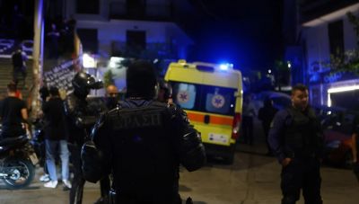Θρίλερ στα Εξάρχεια: Νεκρός άνδρας από πυροβολισμούς στη μέση του δρόμου