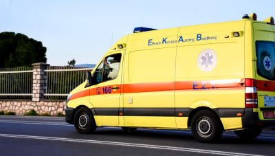 Ναύπακτος: Ηλικιωμένος που έζησε για χρόνια στην Αυστραλία έκανε δωρεά στο ΕΚΑΒ ένα ολοκαίνουργιο ασθενοφόρο