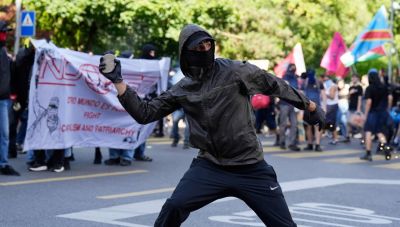 Ελβετία: Σοβαρά επεισόδια από διαδηλωτές στη Γενεύη σε πορεία κατά της G7 (βίντεο)