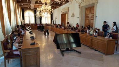 «Πάμε σε προσωρινές λύσεις απεναντι στο ζήτημα της σχολικής στέγης»: Τι είπε ο Τάσος Τσατσάκης σε γονείς και εκπαιδευτικούς 