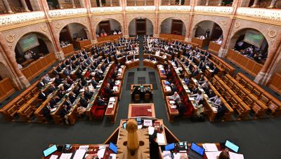 Οι βουλευτές στην Ουγγαρία εισάγουν το όριο της θητείας του πρωθυπουργού στο Σύνταγμα