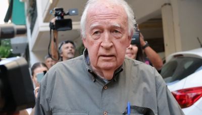 Ο Αλέξανδρος Γιωτόπουλος παραδόθηκε, έφτασε με ταξί στον Κορυδαλλό συνοδεία περιπολικών