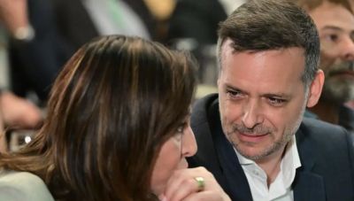 Άνω κάτω το ΠΑΣΟΚ: Η κόντρα Δούκα και Διαμαντοπούλου φέρνει στα όριά τους τα στελέχη του κόμματος