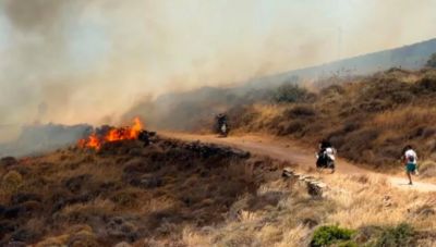 Οριοθετήθηκε η φωτιά στη Σύρο -«Δεν κινδύνεψαν σπίτια» είπε ο δήμαρχος
