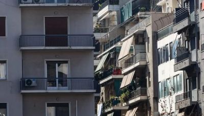 Υποχώρησαν οι μεταβιβάσεις ακινήτων τον Απρίλιο, αυξήθηκαν οι γονικές παροχές