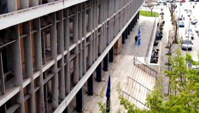 Θεσσαλονίκη: Δίωξη για απόπειρα ανθρωποκτονίας στην 29χρονη για την αιματηρή επίθεση στον 24χρονο σύντροφό της
