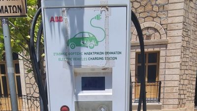Ρέθυμνο: Εκτός λειτουργίας οι ηλεκτρικοί φορτιστές στην Πλατεία Αγίου Γεωργίου  λόγω βανδαλισμού