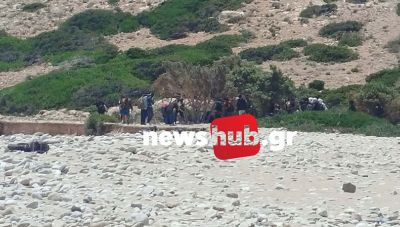 Κρήτη - Προσφυγικό: Απόβαση νέας καραβιάς μεταναστών μπροστά στα μάτια λουόμενων στη Γαύδο (Βίντεο + Φωτο)