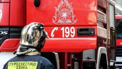 Πήγαν να σβήσουν φωτιά σε σπίτι και πέταξαν πέτρες στο πυροσβεστικό όχημα