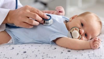 Νέα τριπλή θεραπεία «φρενάρει» τη μηνιγγίτιδα στα νεογνά χωρίς αντιβιοτικά