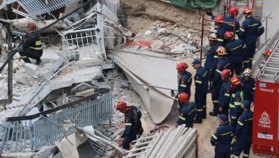 Πετράλωνα: Σαθρό υπέδαφος και εργασίες θεμελίωσης στο μικροσκόπιο για την κατάρρευση της πολυκατοικίας
