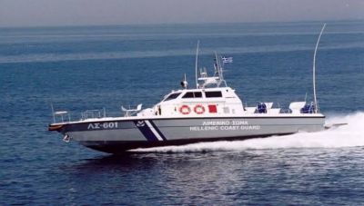 Τουριστικό σκάφος προσέκρουσε σε προβλήτα στην Σπιναλόγκα