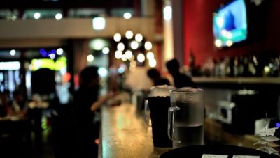 Μάλια: Τουρίστρια κατήγγειλε 19χρονο για βιασμό μέσα σε τουαλέτα μπαρ - Αθώος δηλώνει ο νεαρός