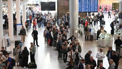 Κατ’ αρχήν συμφωνία στην ΕΕ για τα δικαιώματα επιβατών: Αποζημιώσεις έως 600 ευρώ για καθυστερήσεις πτήσεων – Πότε η οριστικοποίησή της