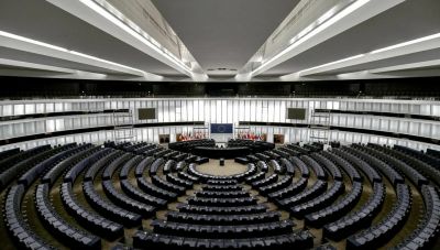 Κομισιόν για την τουρκική παρενόχληση σε αεροσκάφος που μετέφερε το Δένδια: «Θα διερευνήσουμε τι συνέβη»