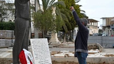 Κατάθεση στεφάνων στο Άγαλμα του Σουκατζίδη στο Αρκαλοχώρι