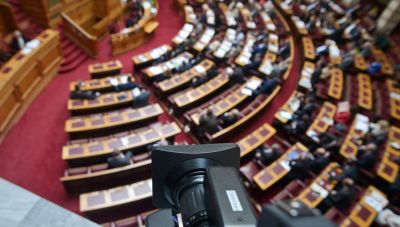 Βουλή – Πόθεν έσχες: Ποιοι πολιτικοί αγόρασαν και ποιοι πούλησαν το 2024