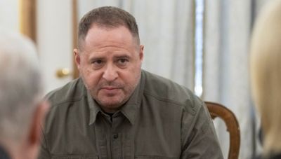 Ουκρανία: Δικαστήριο κατά της διαφθοράς έδωσε εντολή για τη σύλληψη του Αντρίι Γερμάκ, πρώην προσωπάρχη του Ζελένσκι