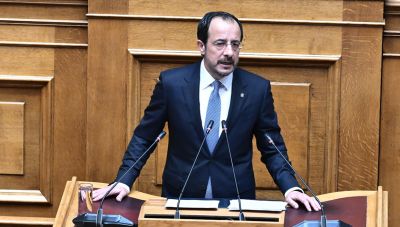 Βαρυσήμαντη ομιλία Χριστοδουλίδη στη Βουλή: Η επανένωση είναι το τάμα που ενώνει Κύπρο και Ελλάδα