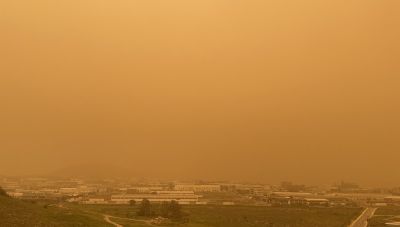 Αποπνικτική ατμόσφαιρα με αφρικανική σκόνη και βροχές σήμερα