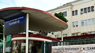 Πειραιάς: «Ήμουν στο μπάνιο», κατέθεσε ο σύντροφος της 24χρονης που έκανε βουτιά θανάτου