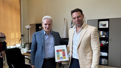 Ο Στέφανος Κασσελάκης στη Λότζια- Συνάντηση με το Δημαρχο Ηρακλείου Αλέξη Καλοκαιρινό