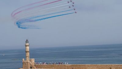 Χανιά: Εντυπωσίασαν τα Red Arrows με την παρουσία τους στις επετειακές εκδηλώσεις για τη Μάχη της Κρήτης