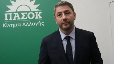 ΠΑΣΟΚ: Μονομέτωπη επίθεση στη ΝΔ αλλά με το βλέμμα στραμμένο στον Τσίπρα
