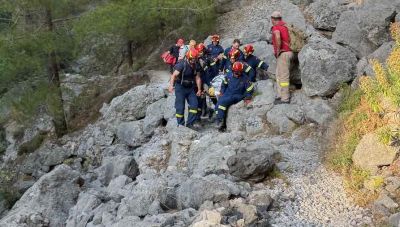 Τουρίστας τραυματίστηκε σε φαράγγι της Κρήτης-Επιχείρηση διάσωσης της πυροσβεστικής (φωτό)