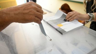 Δημοσκόπηση Marc: Στο 32,2% η ΝΔ στην εκτίμηση ψήφου έναντι 13,5% του ΠΑΣΟΚ, μόνιμη «πληγή» η ακρίβεια