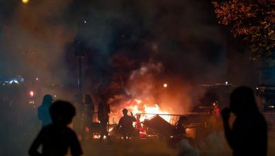 Νύχτα χάους στο Παρίσι μετά τον τελικό του Champions League – Ένας νεκρός, εκατοντάδες τραυματίες και συλλήψεις