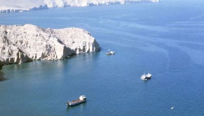 Εγκλωβισμένοι 20.000 ναυτικοί στα Στενά του Ορμούζ - Πάνω από 19 επιθέσεις σε πλοία
