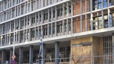 Θεσσαλονίκη: Προφυλακίστηκε ο 67χρονος που μπούκαρε με σφυρί σε τράπεζα