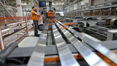 Σημάδια του πολέμου στην ελληνική μεταποίηση – Επιβράδυνση της παραγωγής τον Απρίλιο