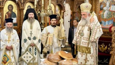 Παρουσία πλήθους πιστών ο εορτασμός της Μεσοπεντηκοστής στην Παναγία Καμαριανή (Φωτο)