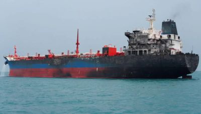 Καρέ καρέ η διάσωση του πληρώματος του ελληνόκτητου δεξαμενόπλοιου Zefyros που χτυπήθηκε στον Περσικό Κόλπο