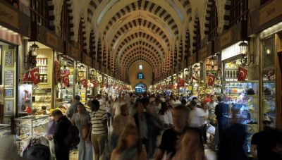 Τουρκία: Αμετάβλητα τα επιτόκια – Στροφή στη σύσφιγξη λόγω Ιράν