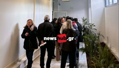 Eσωκομματικές κάλπες ΠΑΣΟΚ: Παρατείνεται μέχρι τις 20:00 η εκλογική διαδικασία