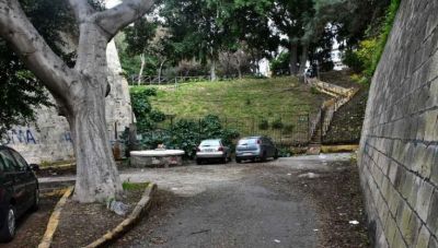 Χ. Μαμουλάκης: «Προστασία μνημείου ή δώρο στα ιδιωτικά πάρκινγκ; Πεντακόσιες δωρεάν θέσεις στάθμευσης κλείνουν στο κέντρο Ηρακλείου