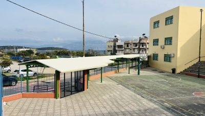 Ολοκληρώθηκε από τον Δήμο Αγίου Νικολάου η κατασκευή προστατευτικού στεγάστρου στο Ειδικό Δημοτικό Σχολείο